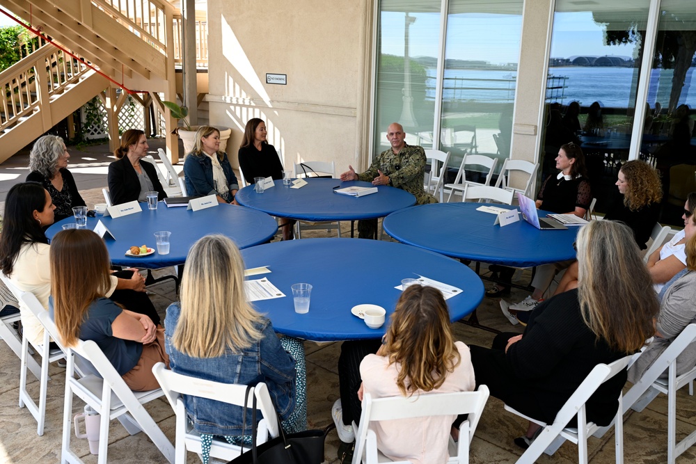 NECC Commander Visits With Navy Spouses