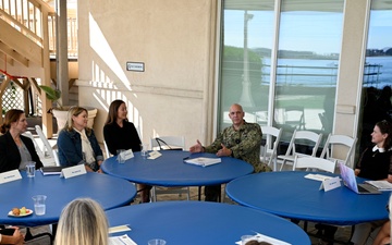 NECC Commander Visits With Navy Spouses