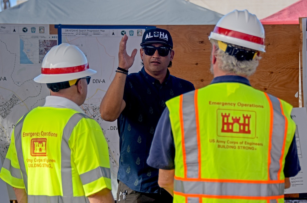 USACE director of contingency operations meets with Hawai‘i Wildfires team members