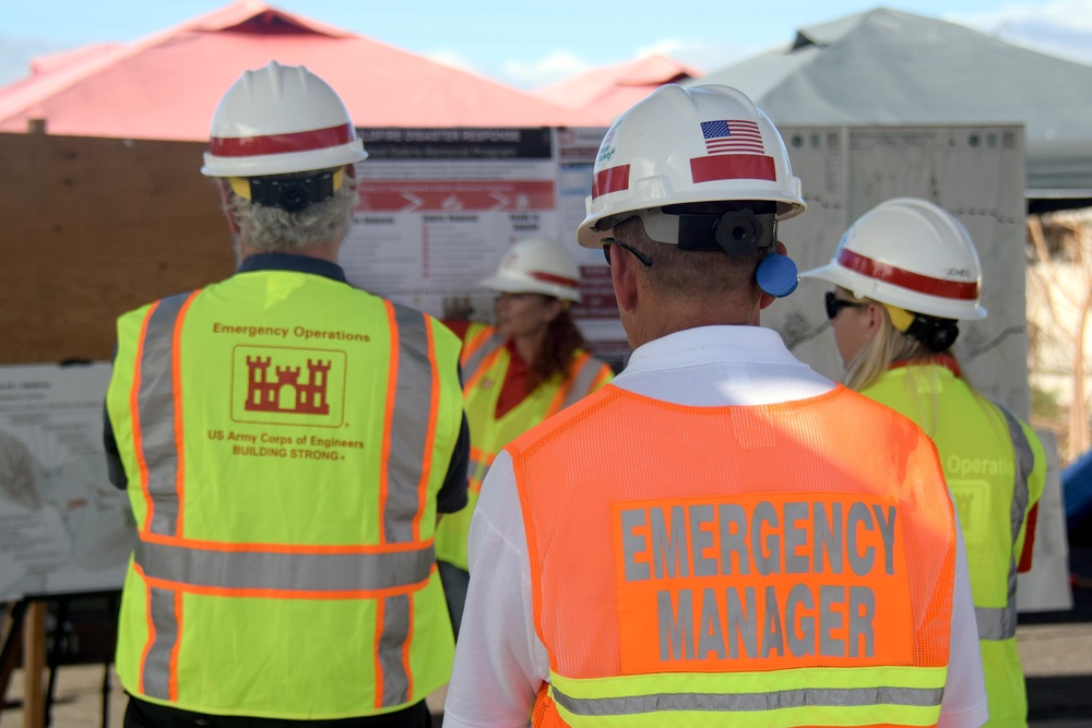 USACE director of contingency operations meets with Hawai‘i Wildfires team members