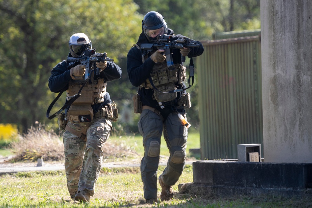 DVIDS - Images - 35th Security Forces train Aomori Police [Image 2