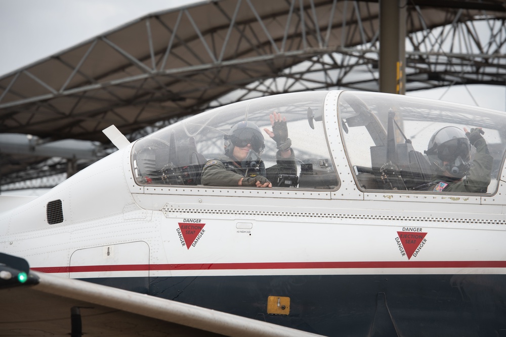 Vance instructor pilot reaches milestone of 10,000 flying hours