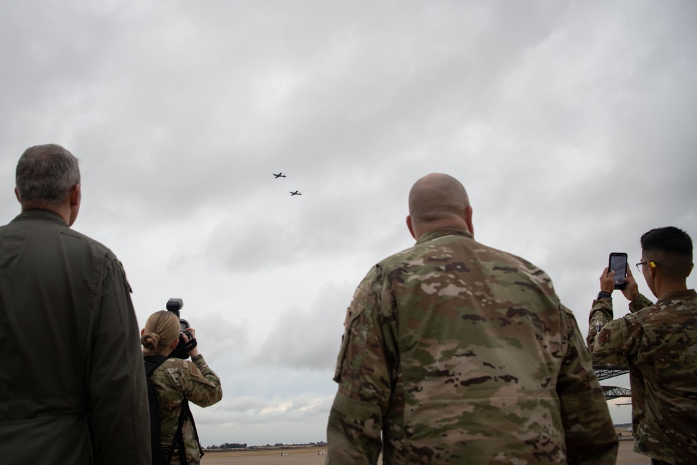 Vance instructor pilot reaches milestone of 10,000 flying hours