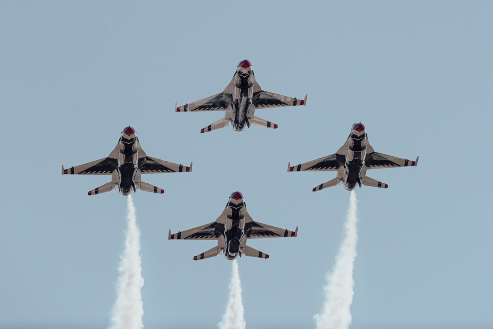 Thunderbirds take flight over Little Rock