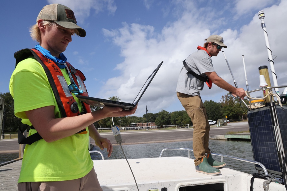 Mobile District &amp; NOAA deploy data-collection buoy