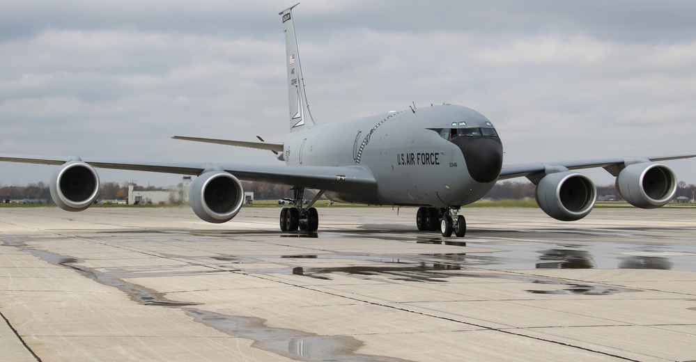 KC-135T Stratotanker Taxis at Selfridge Air National Guard Base