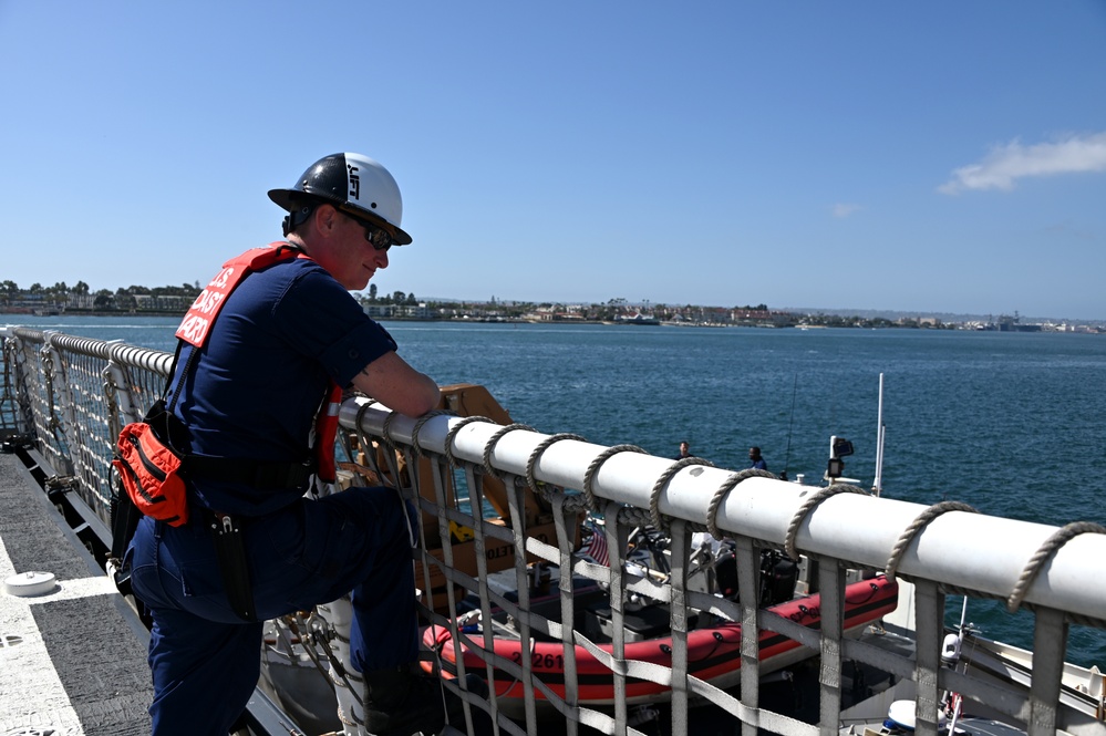 U.S. Coast Guard Cutter Waesche crewmembers prepares depart San Diego