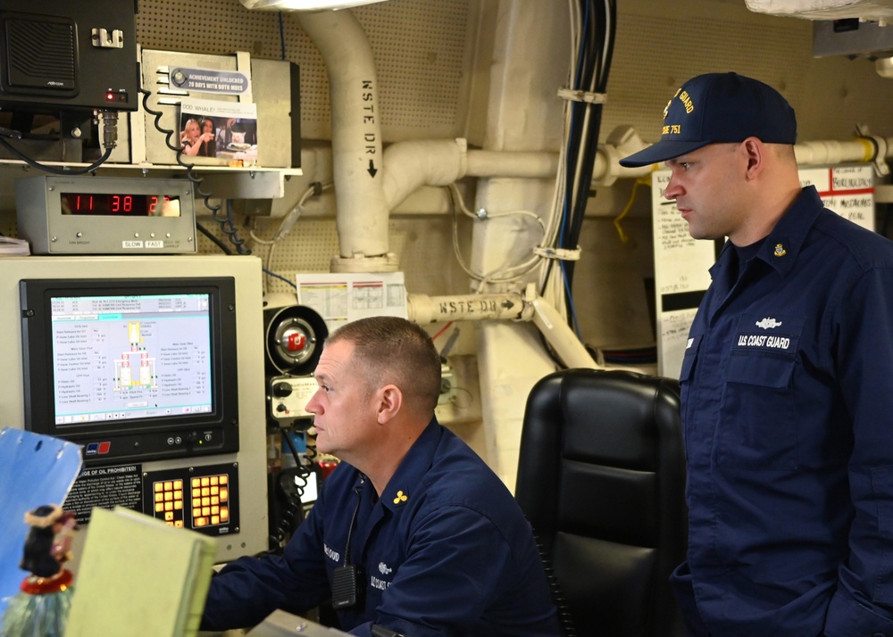 U.S. Coast Guard Cutter Waesche crewmembers prepares depart San Diego