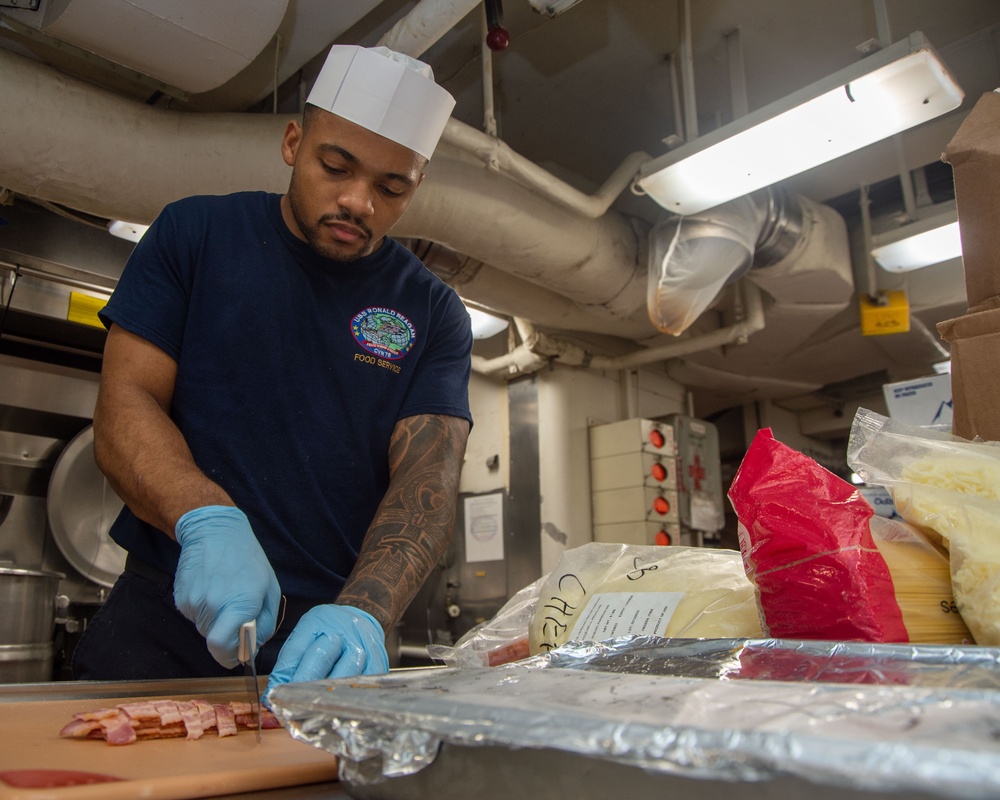 USS Ronald Reagan (CVN 76) hosts cooking competition