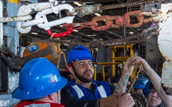USS Ronald Reagan (CVN 76) conducts fueling-at-sea with USNS Yukon (T-AO 202