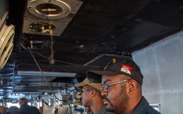 USS Ronald Reagan (CVN 76) conducts fueling-at-sea with USNS Yukon (T-AO 202)