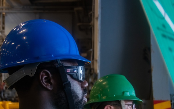 USS Ronald Reagan (CVN 76) conducts fueling-at-sea with USNS Yukon (T-AO 202)