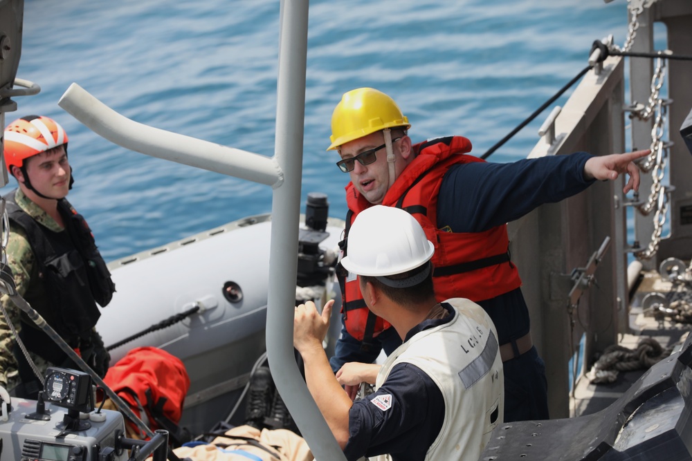 USS Mobile (LCS 26) Conducts Small Boat Operations