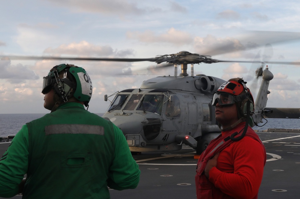 USS Mobile (LCS 26) Conducts Small Boat Operations