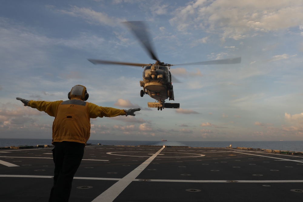 USS MOBILE (LCS 26) Conducts Flight Operations