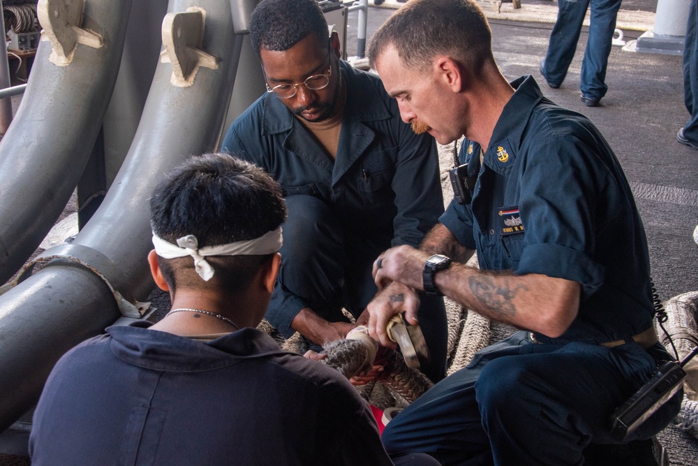 USS Ronald Reagan (CVN 76) anchors in Manila for routine port visit