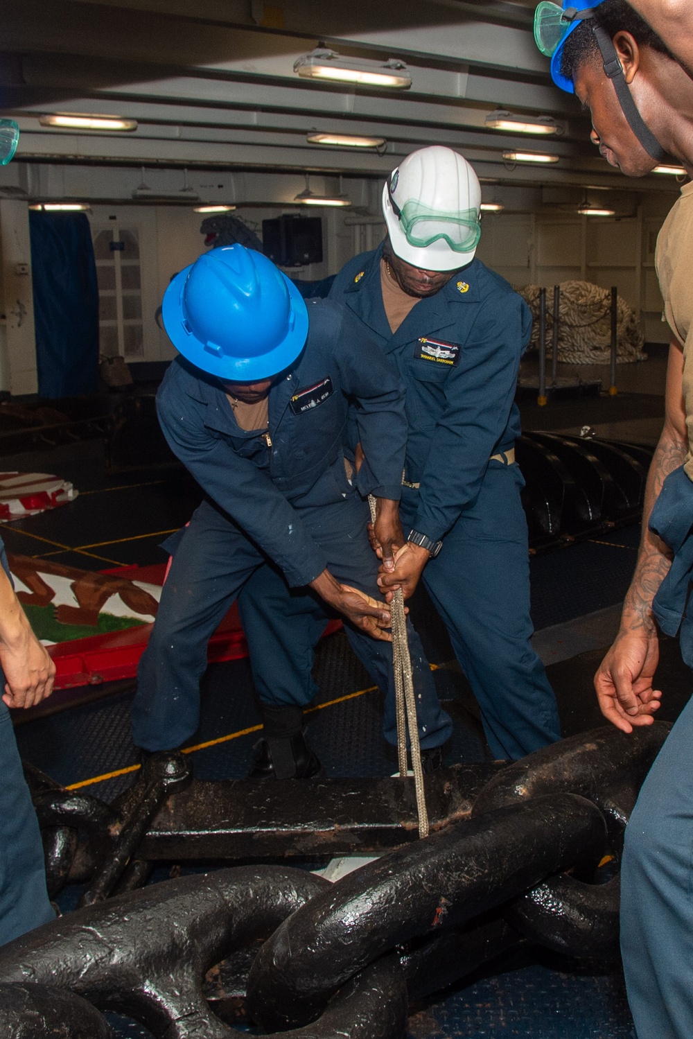 USS Ronald Reagan (CVN 76) anchors in Manila for routine port visit