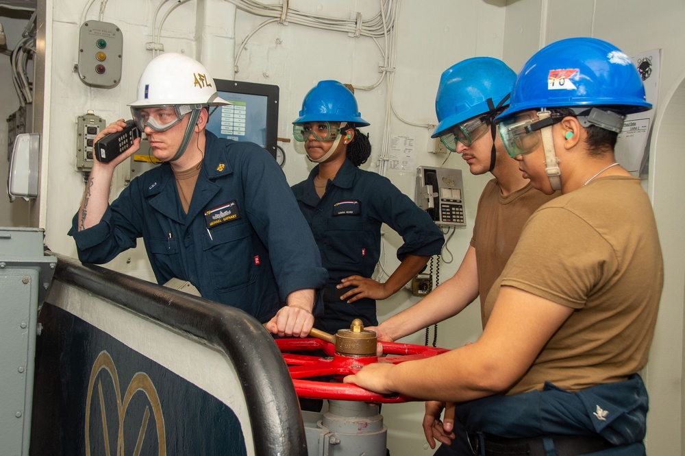 USS Ronald Reagan (CVN 76) anchors in Manila for routine port visit