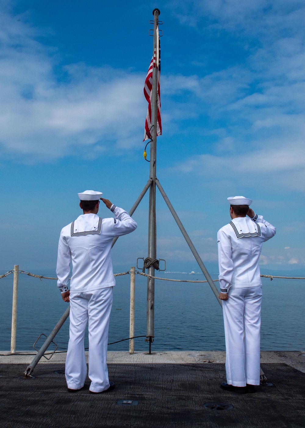 USS Ronald Reagan (CVN 76) anchors in Manila for routine port visit