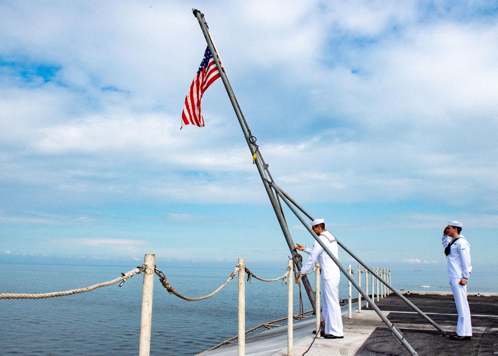 USS Ronald Reagan (CVN 76) anchors in Manila for routine port visit