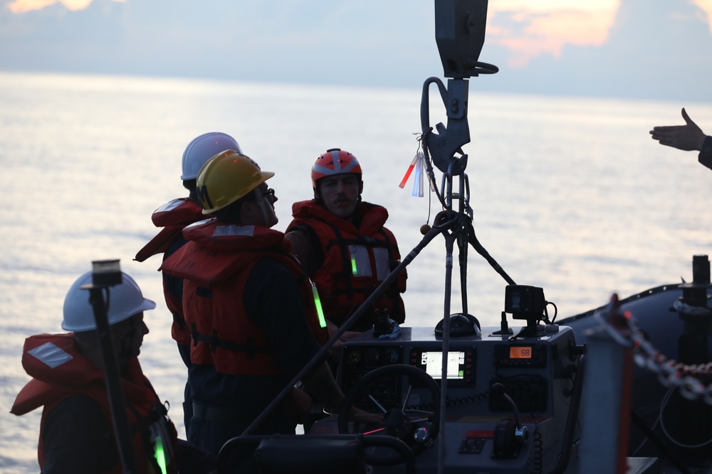 USS Mobile (LCS 26) Conducts Night Small Boat Operations