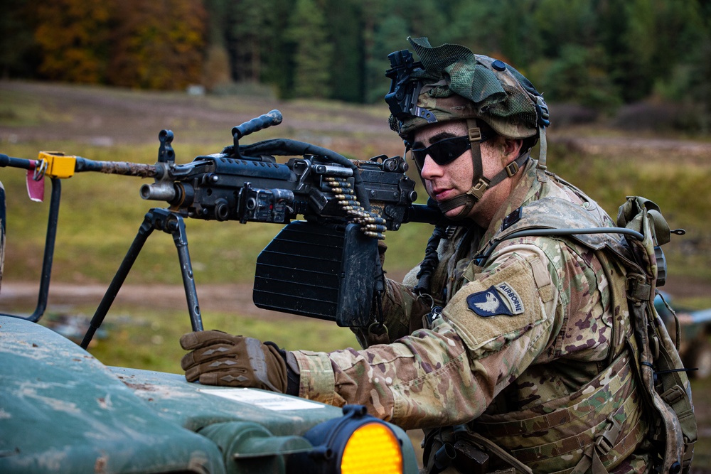 101st Airborne Soldier Scanning Sector