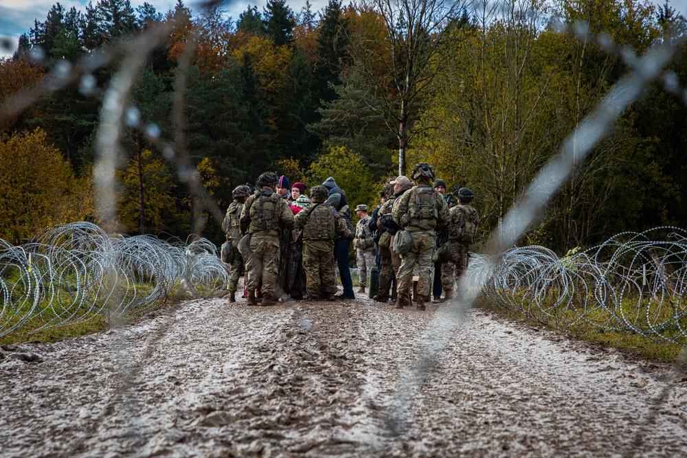 101st Airborne Soldiers Interact with Simulated Displaced Persons