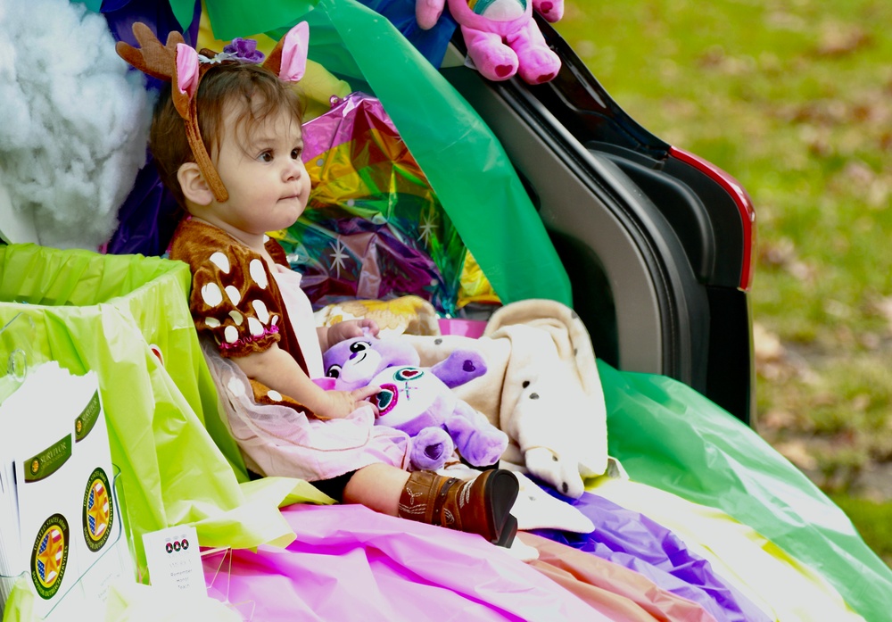 Illinois National Guard's Family Programs Hosts Trunk or Treats