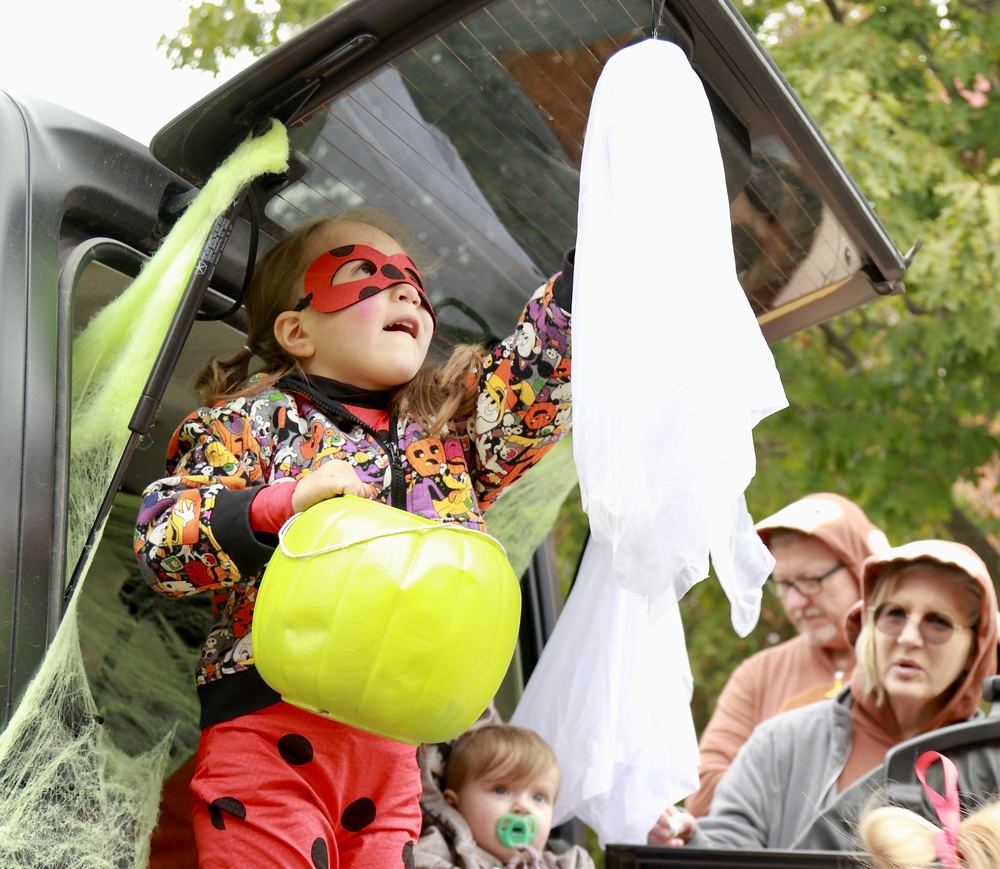 Illinois National Guard's Family Programs Hosts Trunk or Treats