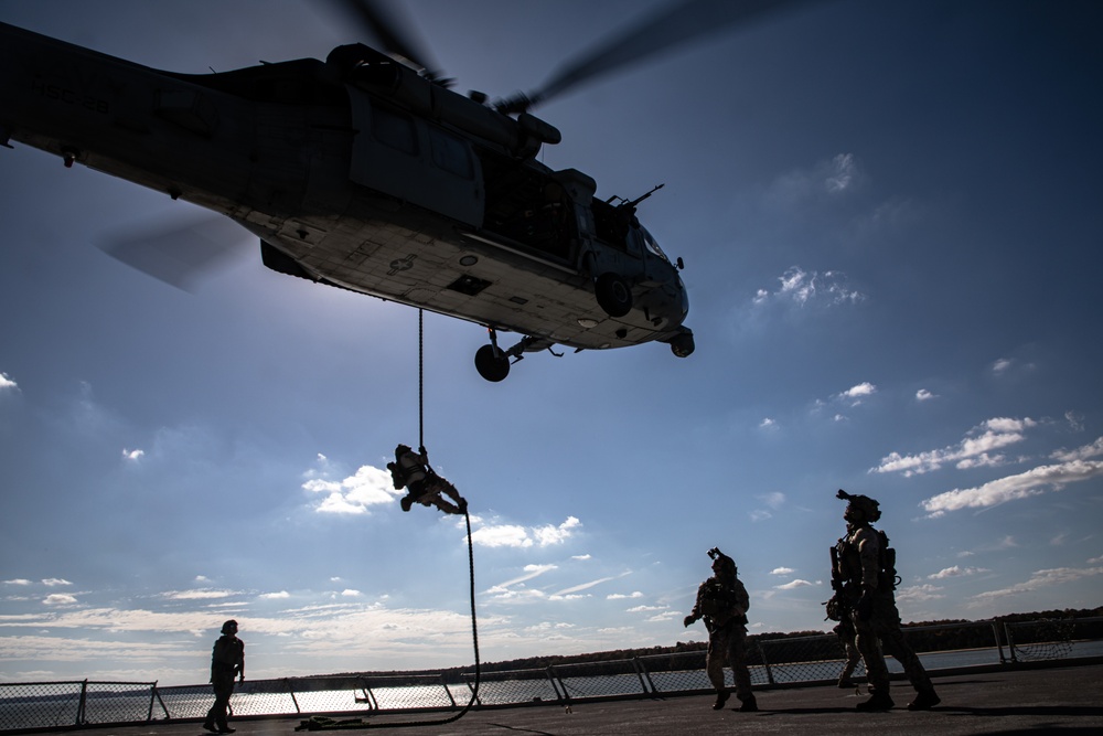 24th MEU Visit, Board, Search and Seizure Training