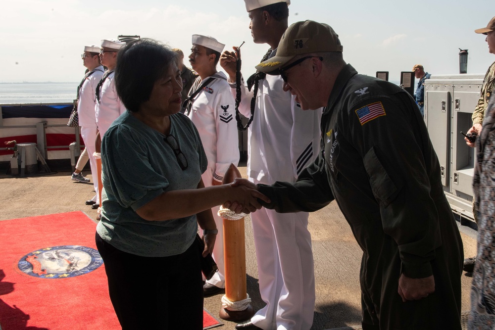 DVIDS Images USS Ronald Reagan (CVN 76) hosts Filipino nationals