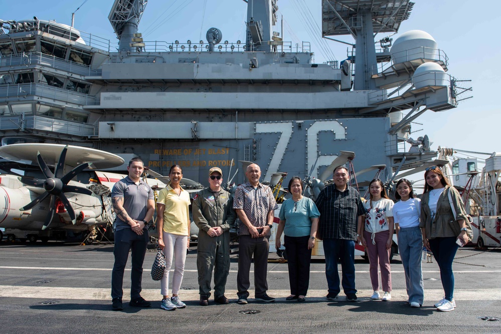 DVIDS Images USS Ronald Reagan (CVN 76) hosts Filipino nationals