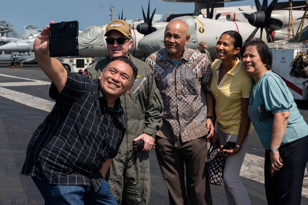 USS Ronald Reagan (CVN 76) hosts Filipino nationals during a scheduled port visit to Manila, Philippines