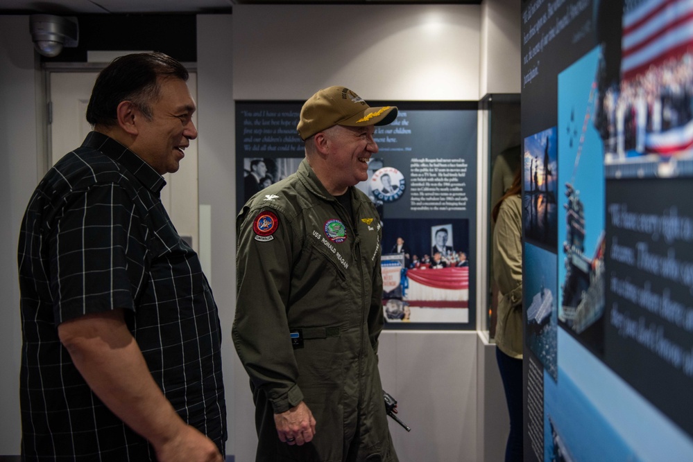 DVIDS Images USS Ronald Reagan (CVN 76) hosts Filipino nationals