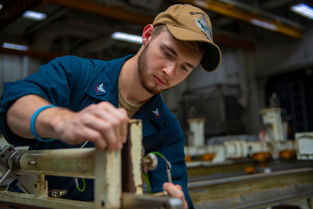 USS Dwight D. Eisenhower (CVN 69) Supports Naval Operations in the Atlantic Ocean