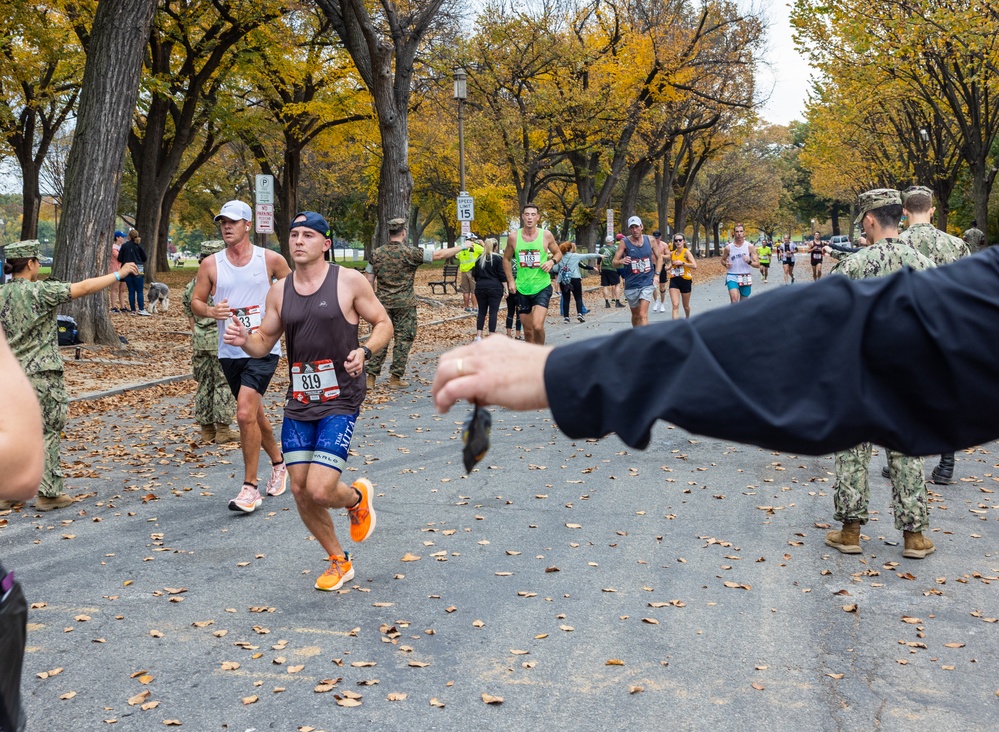 DVIDS Images 48th Marine Corps Marathon [Image 12 of 34]