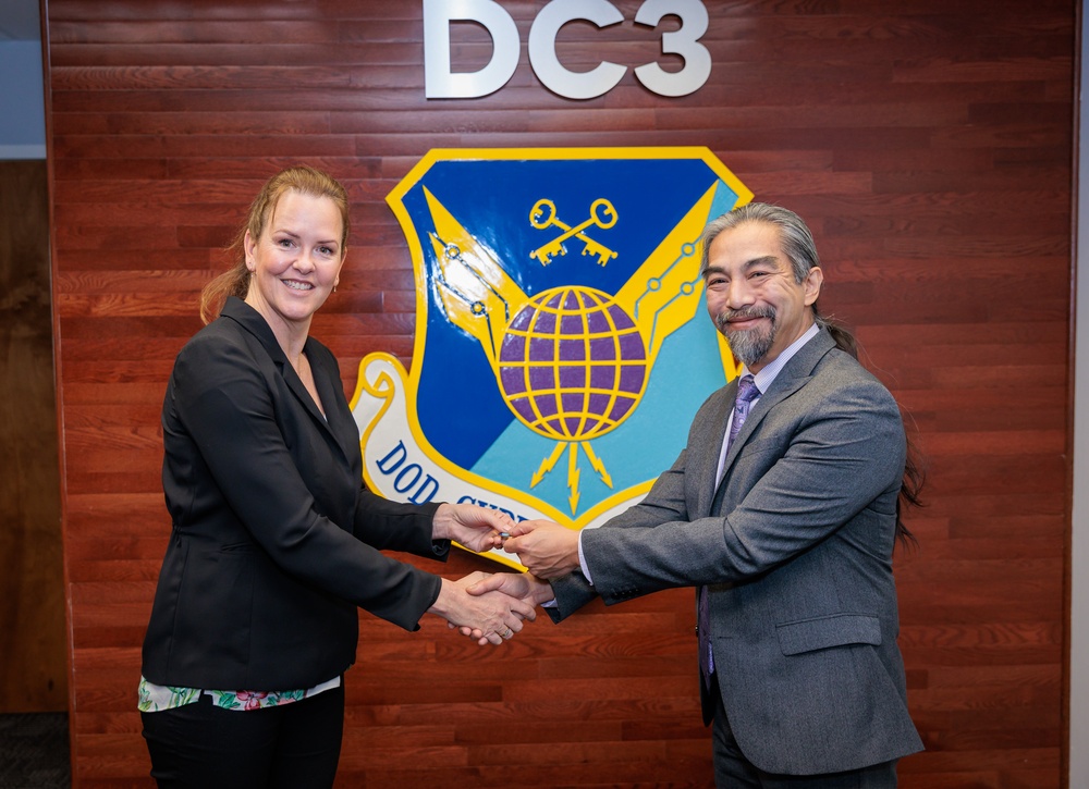DC3's Chief Scientist Mr. Lam Nguyen meets with New Zealand Police