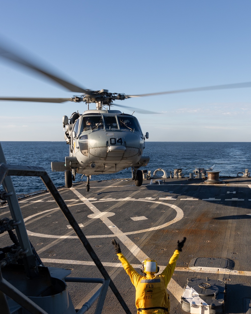 MH-60S Lands on USS Stout