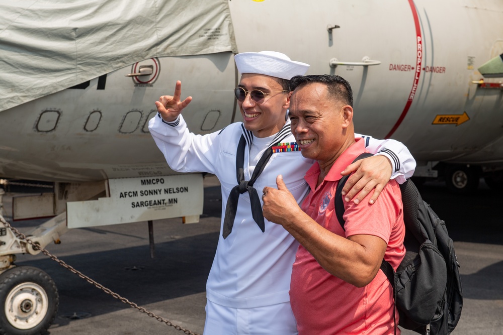 USS Ronald Reagan (CVN 76) hosts Republic of Philippines US embassy staff members during a scheduled port visit to Manila, Philippines