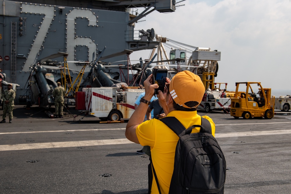 USS Ronald Reagan (CVN 76) hosts Republic of Philippines US embassy staff members during a scheduled port visit to Manila, Philippines