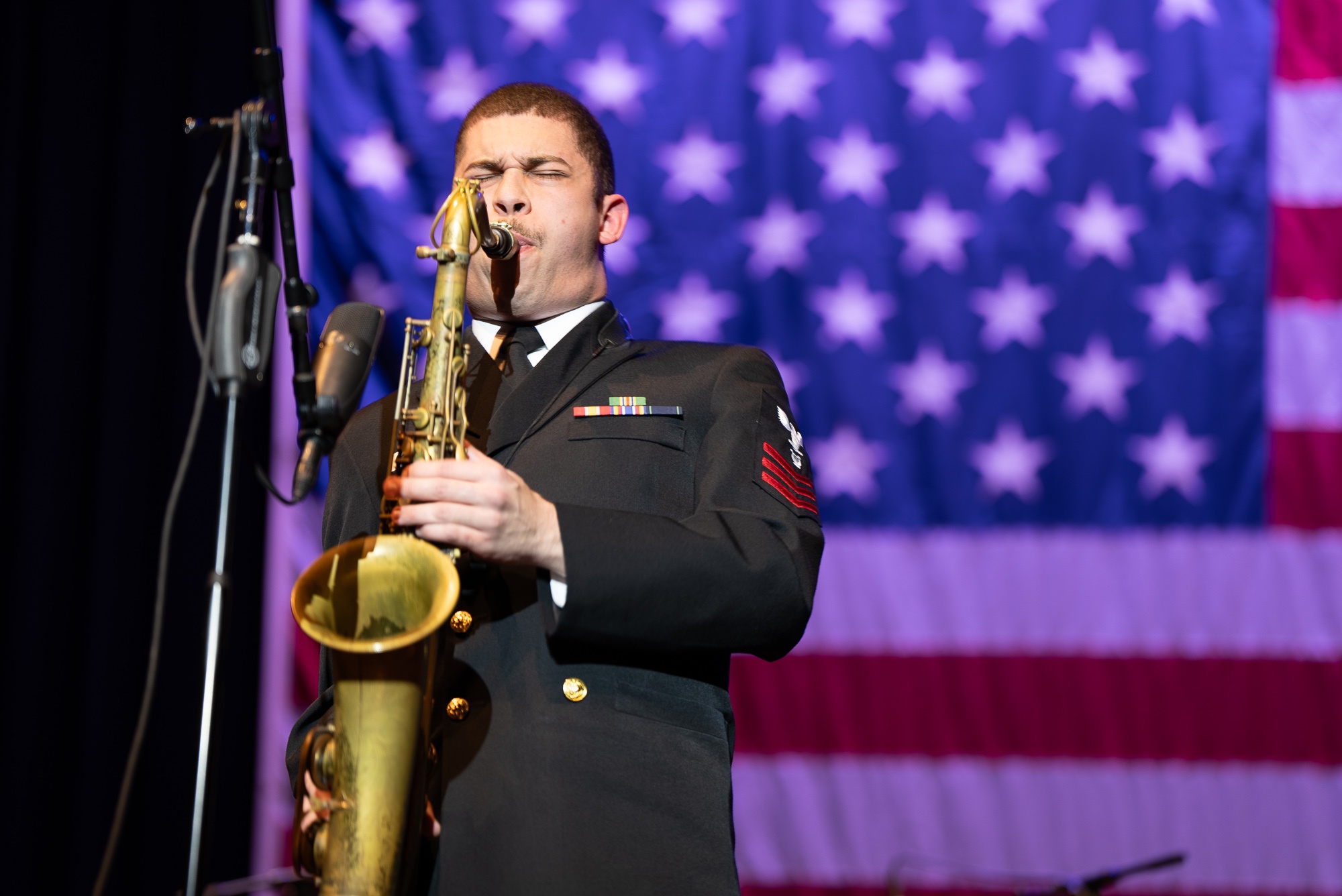 ミュージシャン m DVIDS - Images - Musician 1st Class Justin Mendez performs a tenor