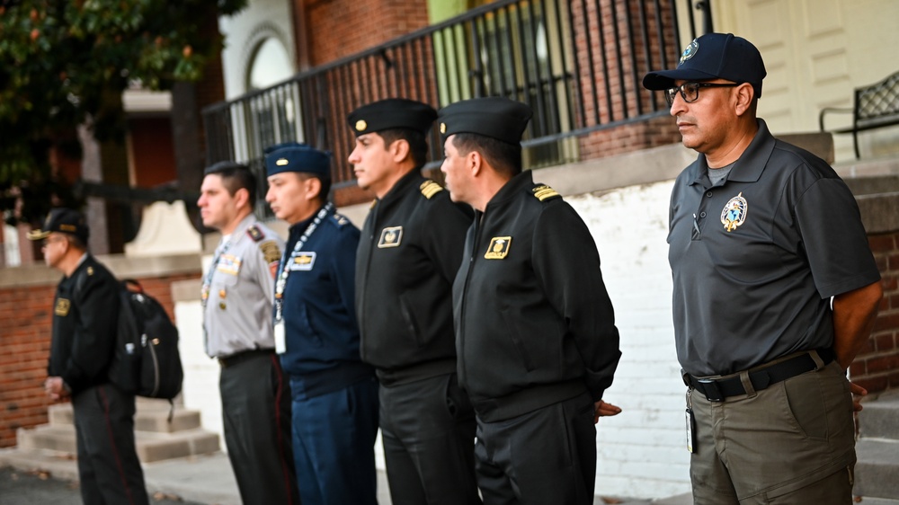 Joint Military Defense Academy of the Armed Forces of Ecuador visits the IADC