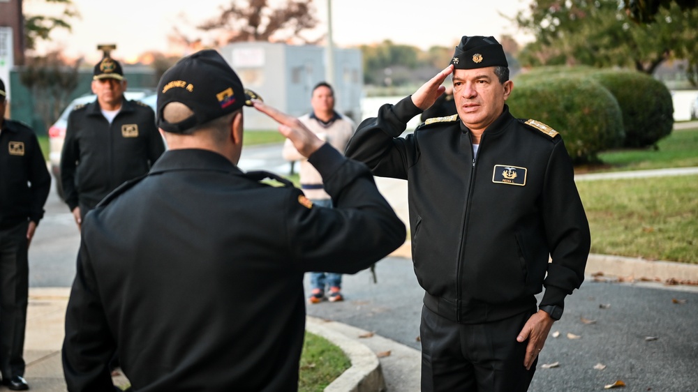 Joint Military Defense Academy of the Armed Forces of Ecuador visits the IADC