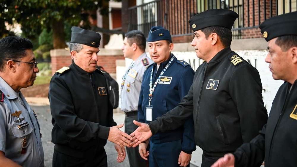 Joint Military Defense Academy of the Armed Forces of Ecuador visits the IADC
