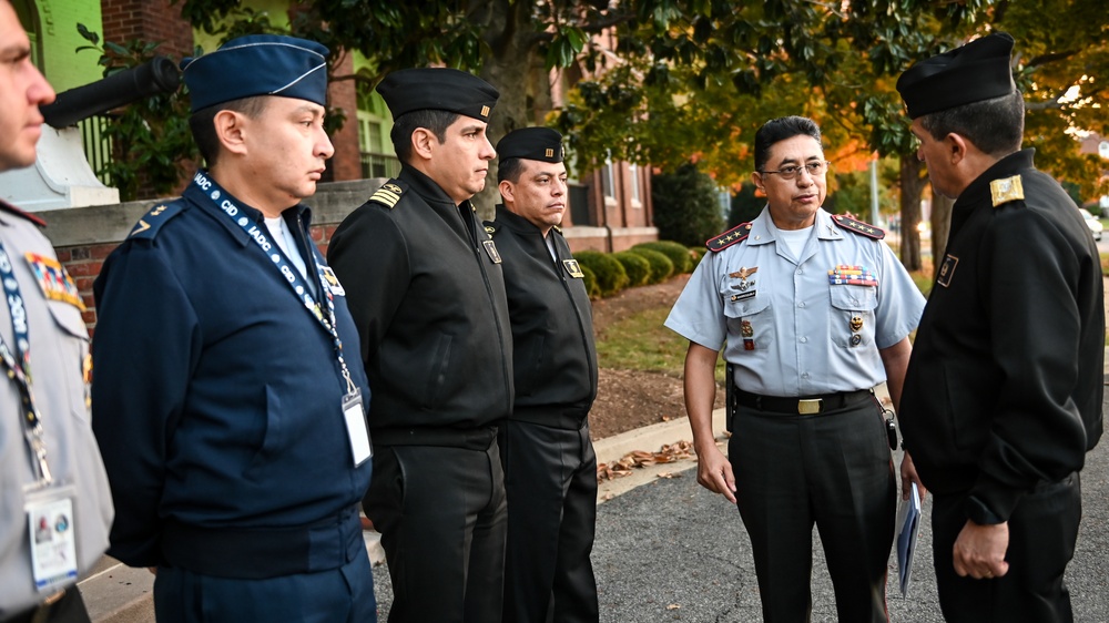 Joint Military Defense Academy of the Armed Forces of Ecuador visits the IADC