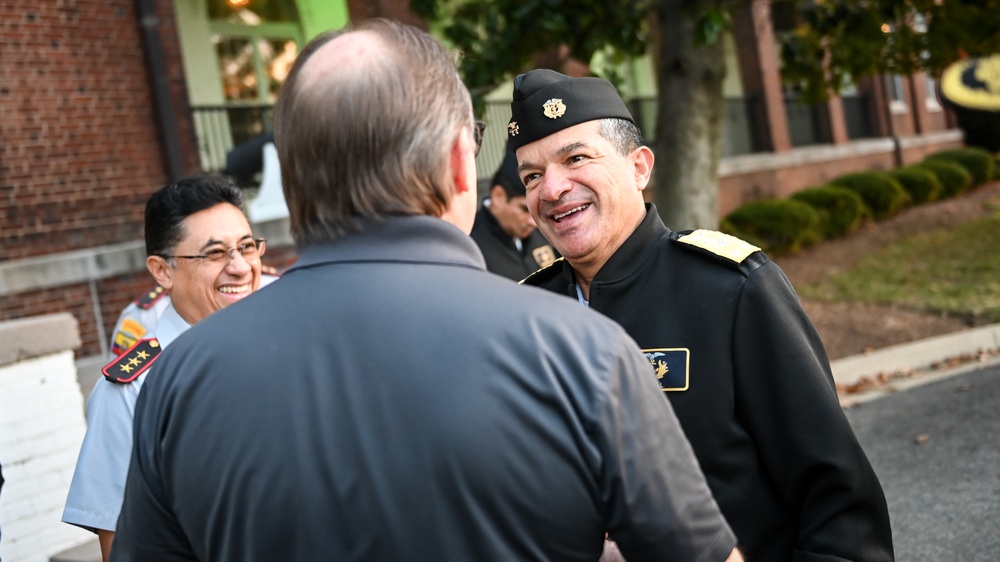 Joint Military Defense Academy of the Armed Forces of Ecuador visits the IADC