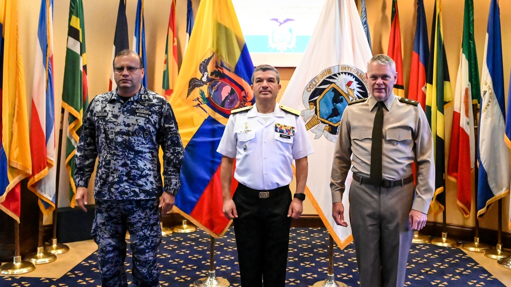 Joint Military Defense Academy of the Armed Forces of Ecuador visits the IADC