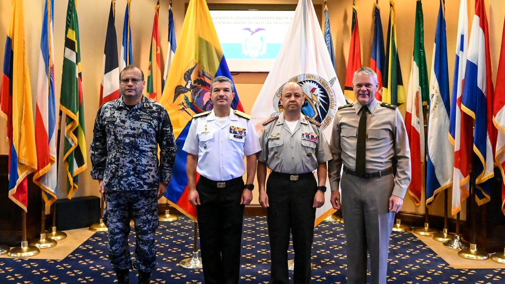 Joint Military Defense Academy of the Armed Forces of Ecuador visits the IADC