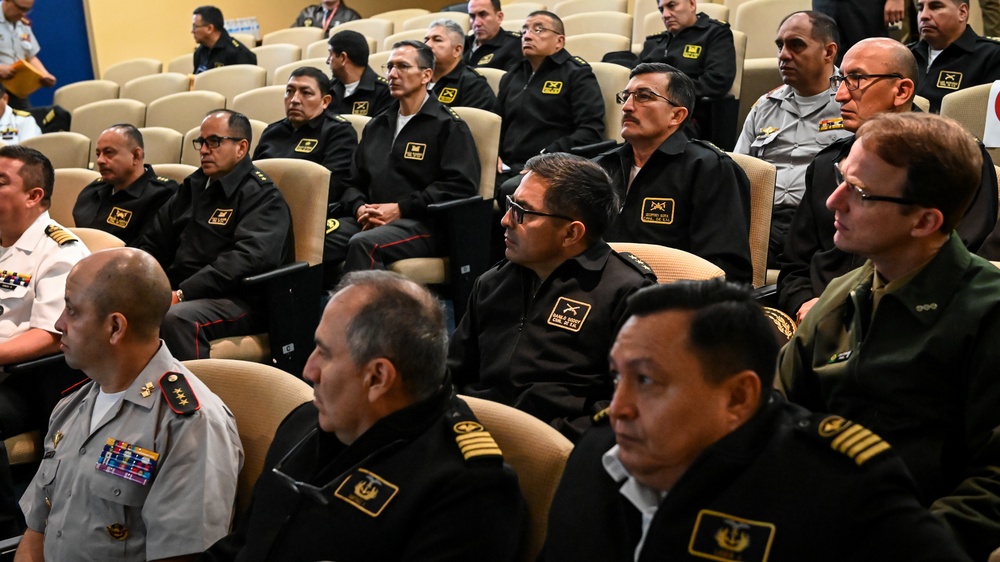 Joint Military Defense Academy of the Armed Forces of Ecuador visits the IADC