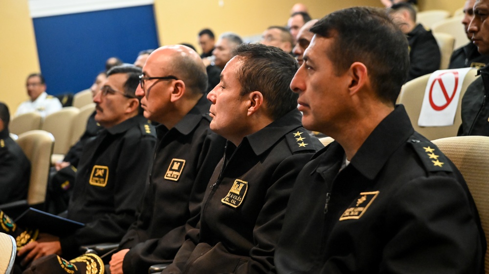 Joint Military Defense Academy of the Armed Forces of Ecuador visits the IADC